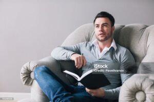 armchair istockphoto 1036989658 1024x1024 1